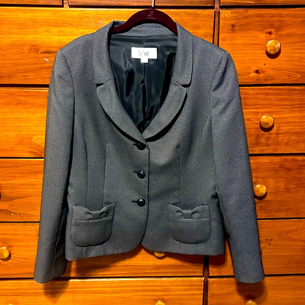 Le suit top only
Pockets